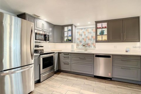 Condo in Saint Petersburg, Florida, 3 bedrooms  № 2156034 - photo 6