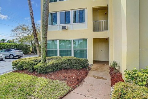 Condo in Saint Petersburg, Florida, 3 bedrooms  № 2156034 - photo 18