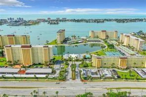 Condo in Saint Petersburg, Florida, 3 bedrooms  № 2156034