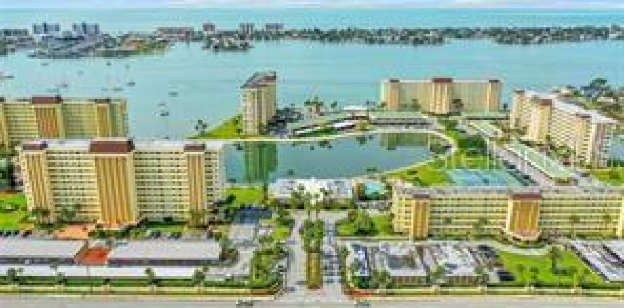 Condo in Saint Petersburg, Florida, 3 bedrooms  № 2156034
