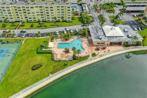Condo in Saint Petersburg, Florida, 3 bedrooms  № 2156034 - photo 15