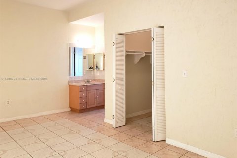 Casa en venta en Miami Beach, Florida, 5 dormitorios, 309.83 m2 № 1960117 - foto 28