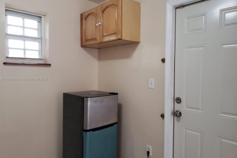 Casa en venta en Miami Beach, Florida, 5 dormitorios, 309.83 m2 № 1960117 - foto 25