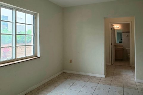 Casa en venta en Miami Beach, Florida, 5 dormitorios, 309.83 m2 № 1960117 - foto 17