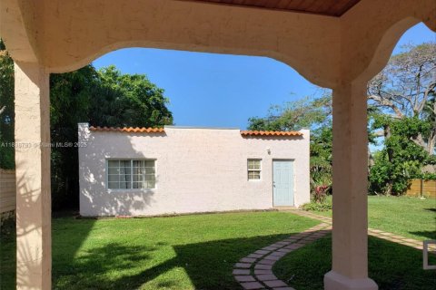 Casa en venta en Miami Beach, Florida, 5 dormitorios, 309.83 m2 № 1960117 - foto 10