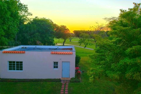 Casa en venta en Miami Beach, Florida, 5 dormitorios, 309.83 m2 № 1960117 - foto 2