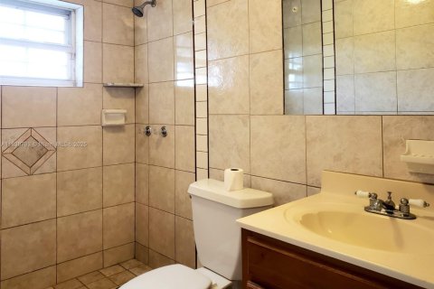 Casa en venta en Miami Beach, Florida, 5 dormitorios, 309.83 m2 № 1960117 - foto 20