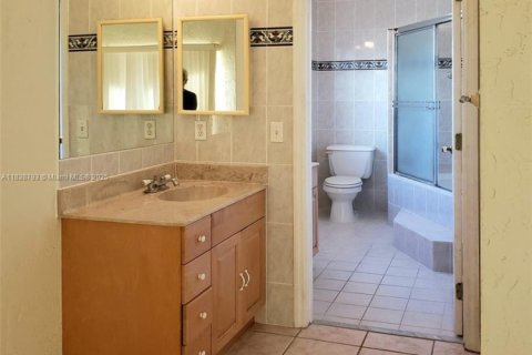 Casa en venta en Miami Beach, Florida, 5 dormitorios, 309.83 m2 № 1960117 - foto 26