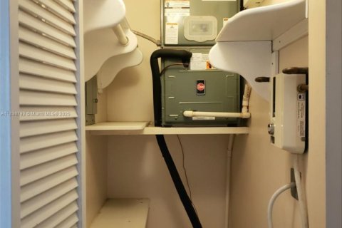 Casa en venta en Miami Beach, Florida, 5 dormitorios, 309.83 m2 № 1960117 - foto 19