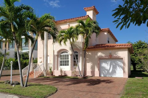 Casa en venta en Miami Beach, Florida, 5 dormitorios, 309.83 m2 № 1960117 - foto 6