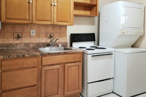 Casa en venta en Miami Beach, Florida, 5 dormitorios, 309.83 m2 № 1960117 - foto 24