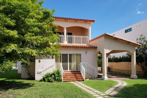 Casa en venta en Miami Beach, Florida, 5 dormitorios, 309.83 m2 № 1960117 - foto 5