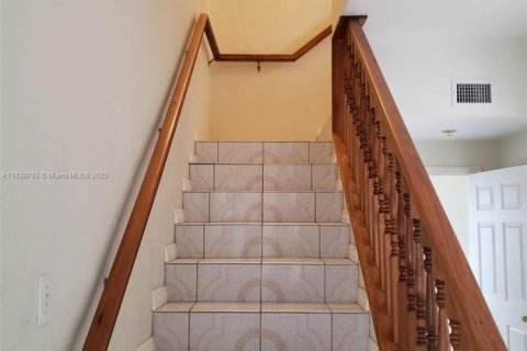 Casa en venta en Miami Beach, Florida, 5 dormitorios, 309.83 m2 № 1960117 - foto 16