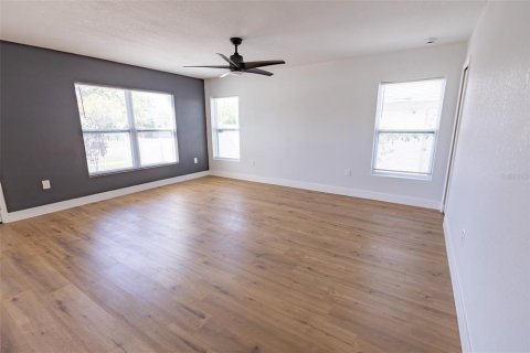 House in Saint Petersburg, Florida 4 bedrooms, 201.78 sq.m. № 1733436 - photo 12