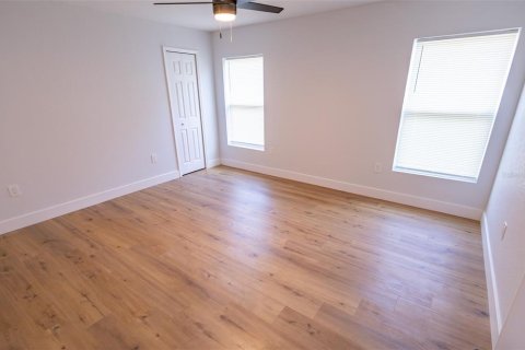 House in Saint Petersburg, Florida 4 bedrooms, 201.78 sq.m. № 1733436 - photo 13