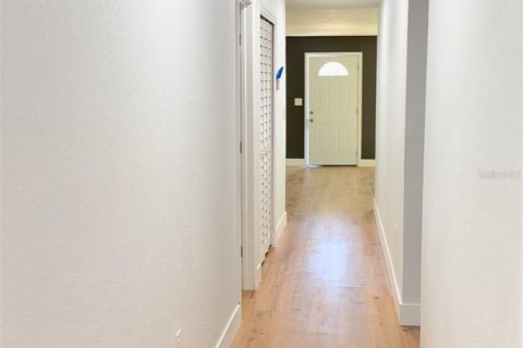 House in Saint Petersburg, Florida 4 bedrooms, 201.78 sq.m. № 1733436 - photo 25