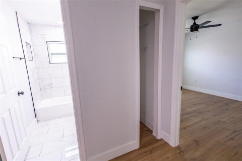 House in Saint Petersburg, Florida 4 bedrooms, 201.78 sq.m. № 1733436 - photo 27