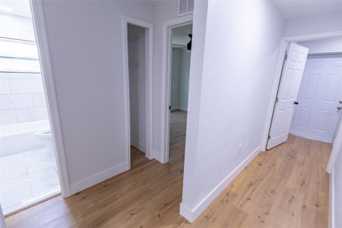 House in Saint Petersburg, Florida 4 bedrooms, 201.78 sq.m. № 1733436 - photo 26