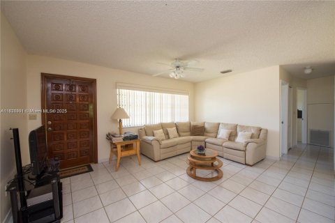 House in Homestead, Florida 4 bedrooms, 164.53 sq.m. № 1823610 - photo 7