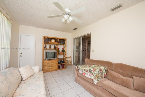 House in Homestead, Florida 4 bedrooms, 164.53 sq.m. № 1823610 - photo 13