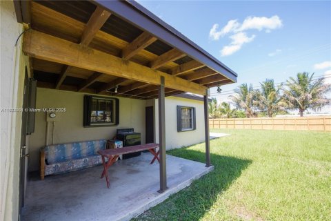 House in Homestead, Florida 4 bedrooms, 164.53 sq.m. № 1823610 - photo 29