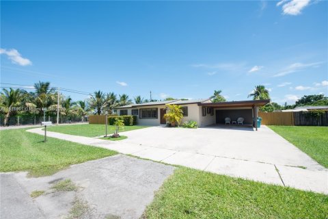 House in Homestead, Florida 4 bedrooms, 164.53 sq.m. № 1823610 - photo 2