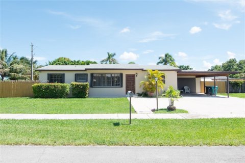 House in Homestead, Florida 4 bedrooms, 164.53 sq.m. № 1823610 - photo 1