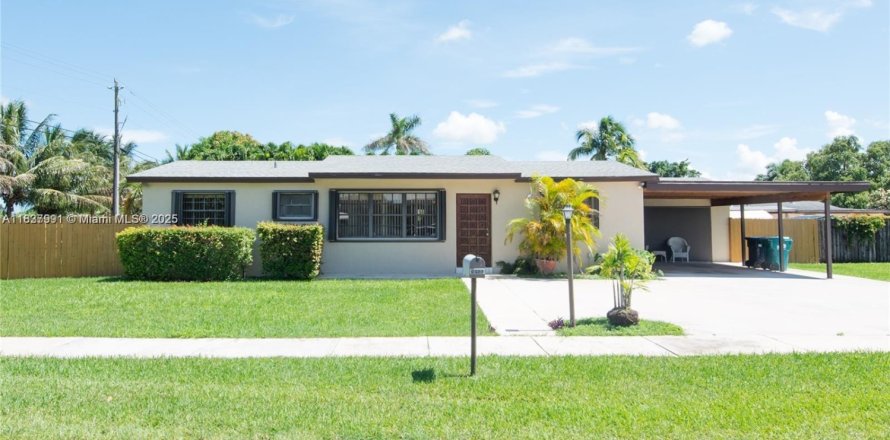 House in Homestead, Florida 4 bedrooms, 164.53 sq.m. № 1823610