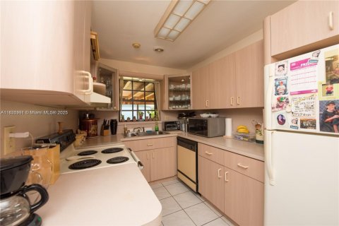 House in Homestead, Florida 4 bedrooms, 164.53 sq.m. № 1823610 - photo 11
