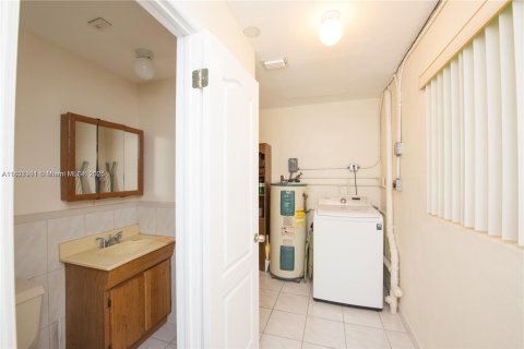 House in Homestead, Florida 4 bedrooms, 164.53 sq.m. № 1823610 - photo 17