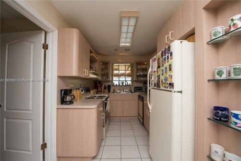 House in Homestead, Florida 4 bedrooms, 164.53 sq.m. № 1823610 - photo 10
