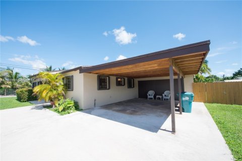 House in Homestead, Florida 4 bedrooms, 164.53 sq.m. № 1823610 - photo 6