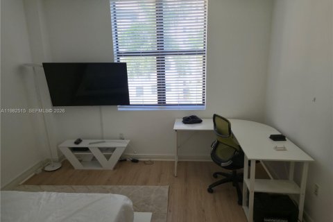 Condominio en alquiler en Coral Gables, Florida, 2 dormitorios, 101.17 m2 № 2050273 - foto 9