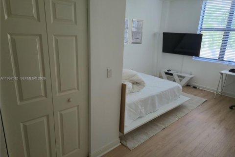 Condominio en alquiler en Coral Gables, Florida, 2 dormitorios, 101.17 m2 № 2050273 - foto 7