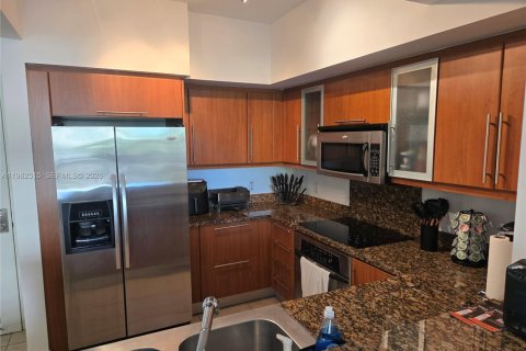 Condominio en alquiler en Coral Gables, Florida, 2 dormitorios, 101.17 m2 № 2050273 - foto 3