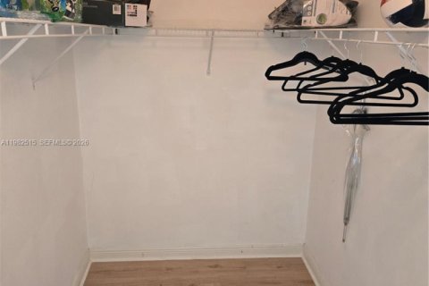 Condominio en alquiler en Coral Gables, Florida, 2 dormitorios, 101.17 m2 № 2050273 - foto 13