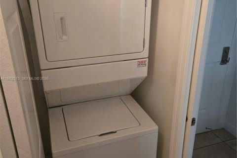 Condominio en alquiler en Coral Gables, Florida, 2 dormitorios, 101.17 m2 № 2050273 - foto 18