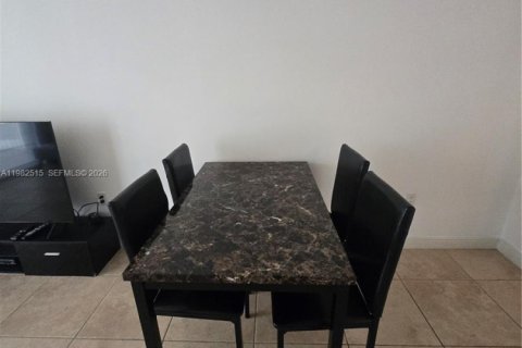 Condominio en alquiler en Coral Gables, Florida, 2 dormitorios, 101.17 m2 № 2050273 - foto 6