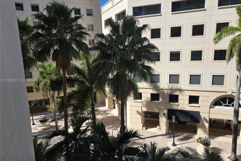 Condominio en alquiler en Coral Gables, Florida, 2 dormitorios, 101.17 m2 № 2050273 - foto 17