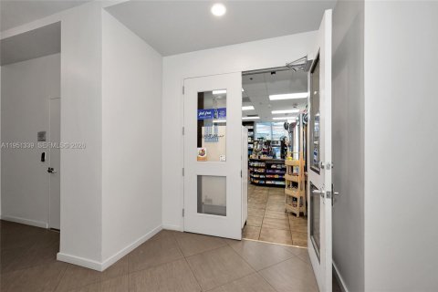 Propiedad comercial en venta en Miami, Florida № 2153140 - foto 15