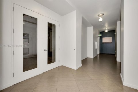 Propiedad comercial en venta en Miami, Florida № 2153140 - foto 14