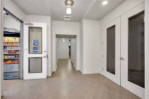 Propiedad comercial en venta en Miami, Florida № 2153140 - foto 13