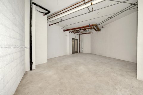 Propiedad comercial en venta en Miami, Florida № 2153140 - foto 20
