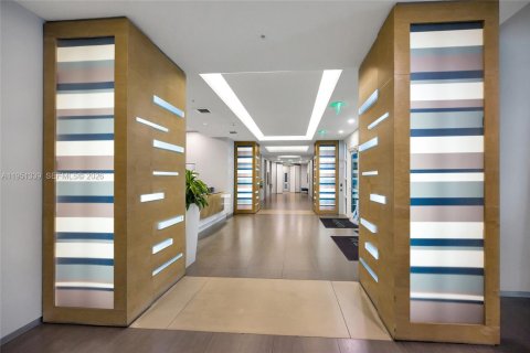 Propiedad comercial en venta en Miami, Florida № 2153140 - foto 8