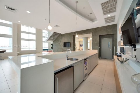Propiedad comercial en venta en Miami, Florida № 2153140 - foto 26