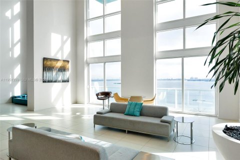 Propiedad comercial en venta en Miami, Florida № 2153140 - foto 22