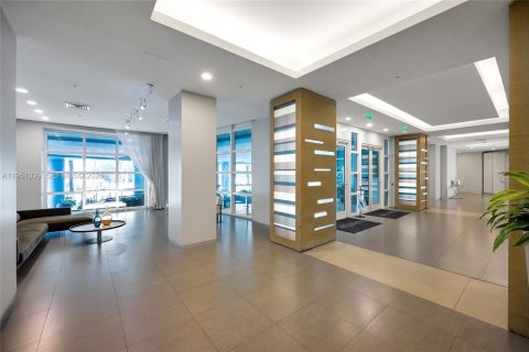 Propiedad comercial en venta en Miami, Florida № 2153140 - foto 9