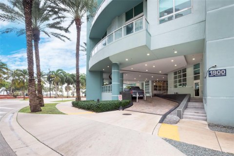 Propiedad comercial en venta en Miami, Florida № 2153140 - foto 6