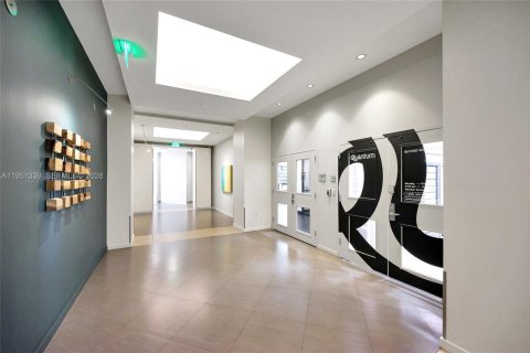 Propiedad comercial en venta en Miami, Florida № 2153140 - foto 10