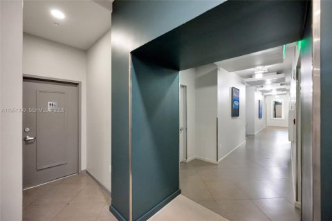 Propiedad comercial en venta en Miami, Florida № 2153140 - foto 17